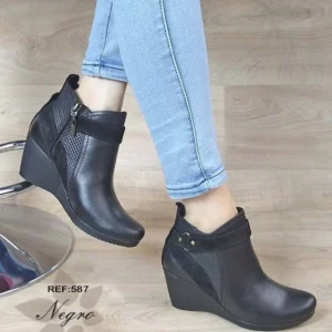 587 Negro